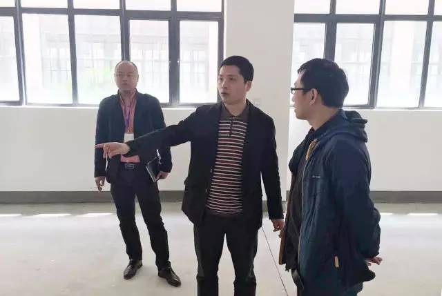 東方龍商務陪同3D打印設備投資選址項目方考察上海南匯工業(yè)園區(qū)