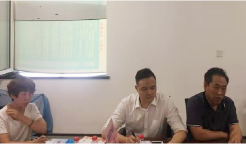 陪同政府園區(qū)赴品牌日化制造投資選址項(xiàng)目方對(duì)接考察，全面加快項(xiàng)目選址落地